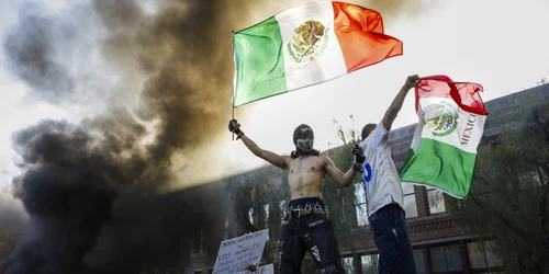 Steagul Mexicului proteste Los Angeles FOTO EPA EFE jpg