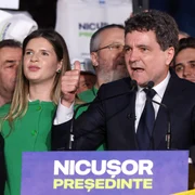 Anunțarea rezultatelor exit-poll în prezența candidatului Nicușor Dan, în București. FOTO Inquam Photos / George Călin