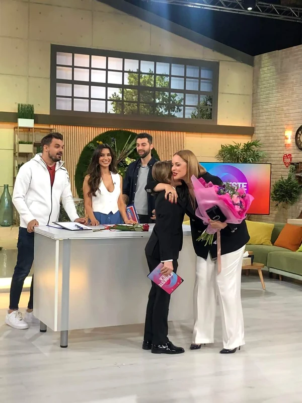 andreea marin l a imbratisat pe david dobrincu jpg