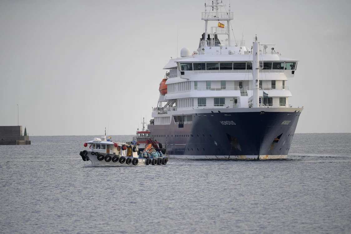 Nava de croazieră MV Hondius pe care a izbucnit focarul de hantavirus. Foto: AFP  