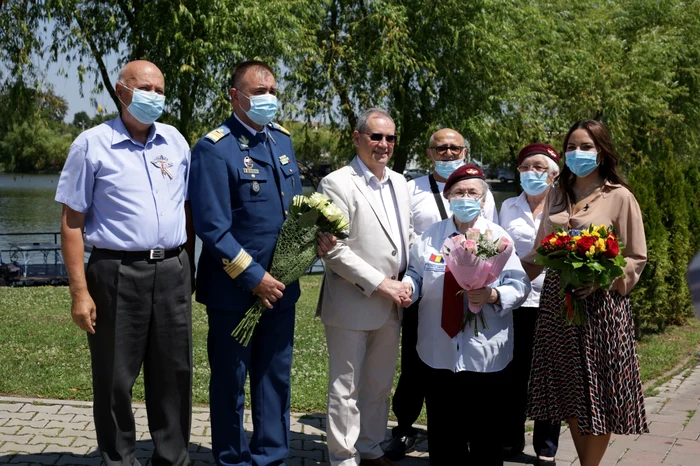 Florica Ioniță a fost înconjuratră la ceas aniversar de prieteni , foști aviatori, dar și de astronautul Dumitru Prunariu și de Alexandra Dobre