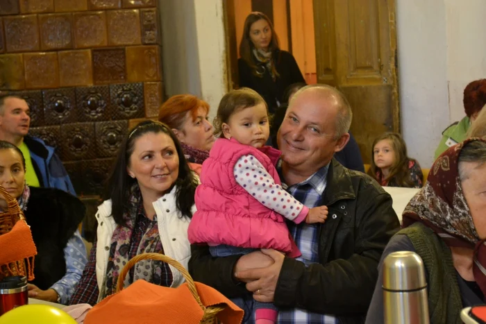 Familie de sătmăreni la "Picnicul copilului adoptat" foto. Adevărul.