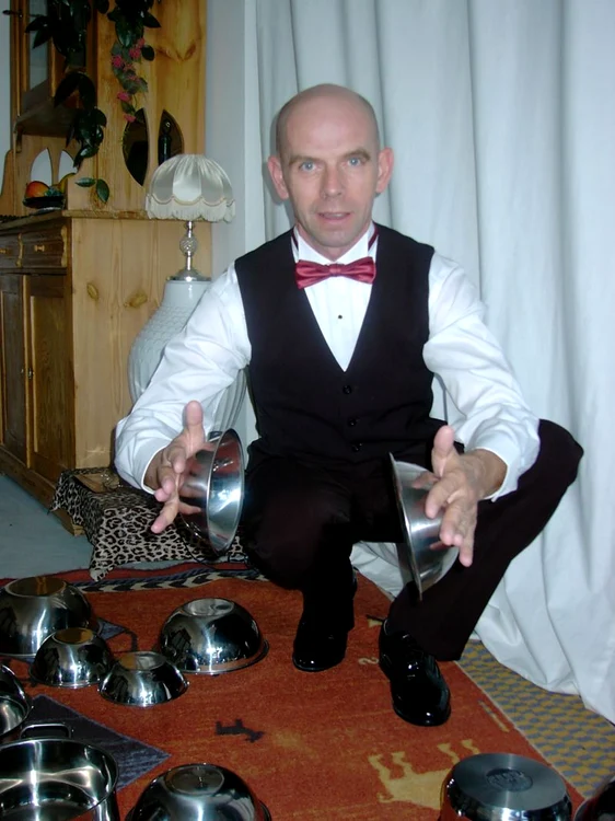 Miroslaw Magola, omul magnet (Photoland / Caters)