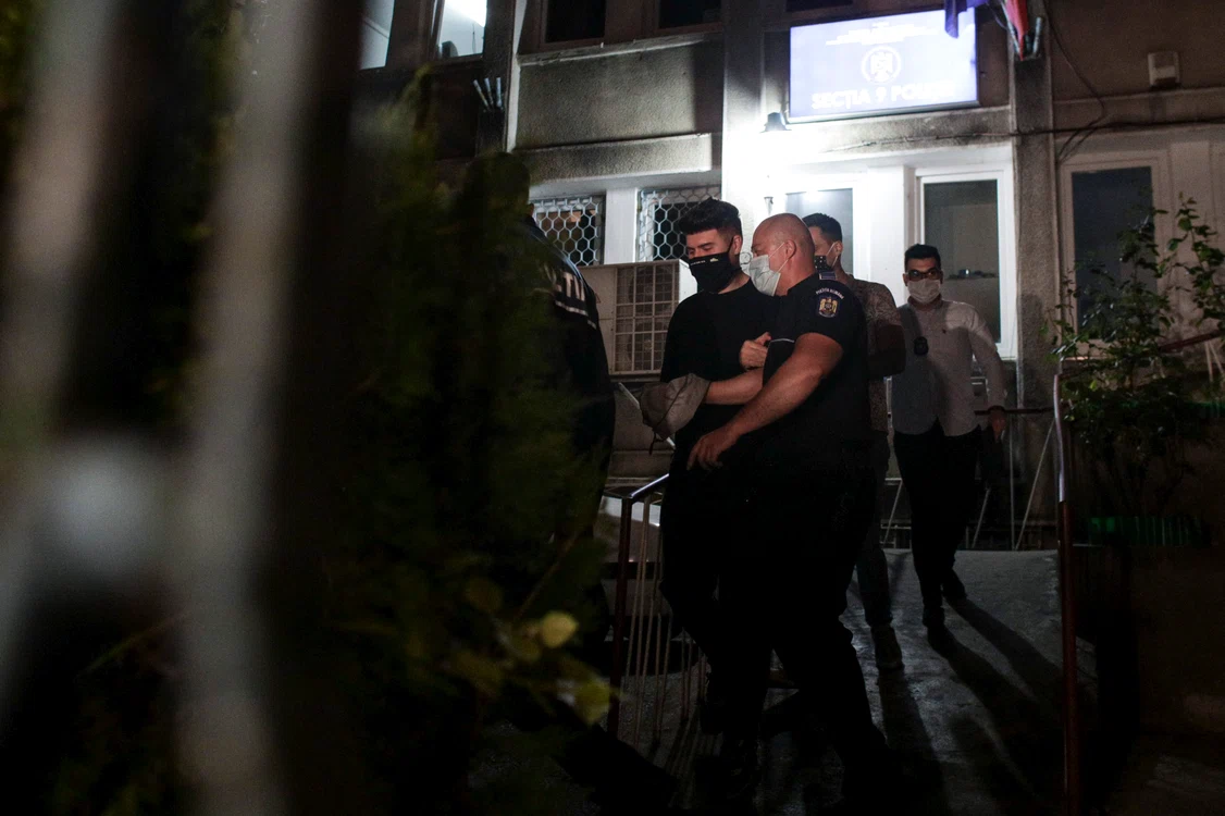 Vloggerul Colo a fost reţinut. Tânărul e acuzat de instigare la violenţăInquam Photos / Octav Ganea