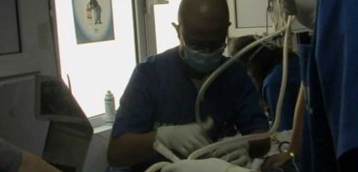 Iaşi: UPDATE Un tânăr drogat cu ierburi legale a ajuns de trei ori la spital într-o săptămână