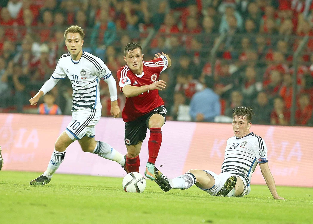 Taulant Xhaka  joacă în naţionala  Albaniei
