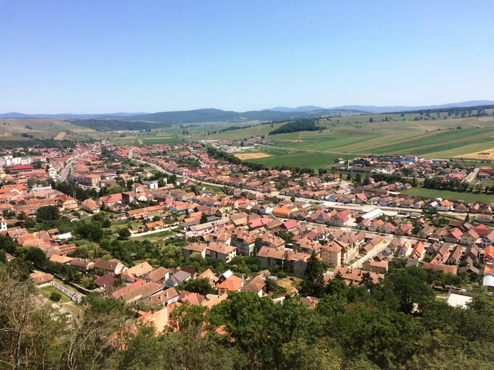 Orașul Rupea văzut de sus,  din cetate