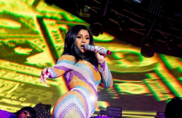 Cardi B, înainte să i se rupă salopeta FOTO Profimedia