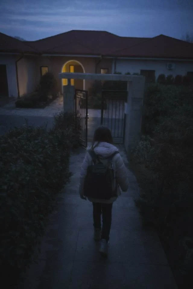 Elena Udrea, supărată că s-a schimbat ora: „A trebuit să o trezesc pe Eva pe întuneric, ca să o duc la școală”