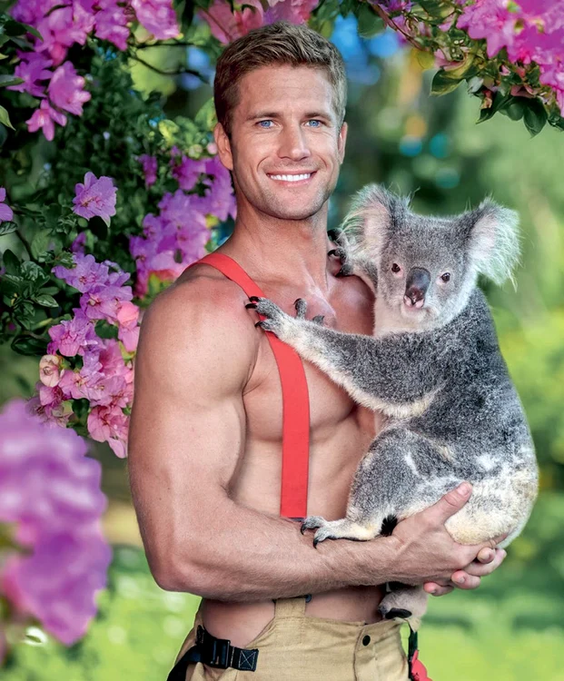 Un pompier a pozat cu un koala