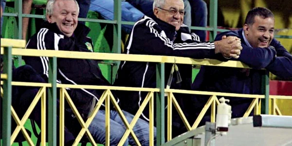 Porumboiu (stânga) râde acum cu Hizo, de parcă nu s-a certat niciodată cu el