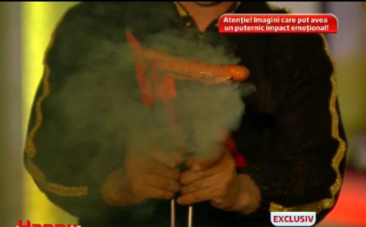 Omul- baterie a prăjit un crenvurşt în direct, cu forţa propriilor mâini (captură: Pro TV)