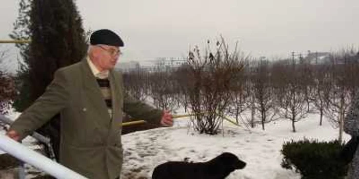 Ioan Botu pe plantatia Staţiunii de Cercetare