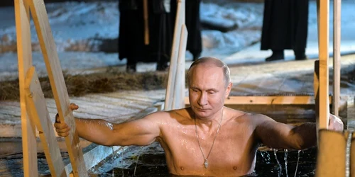 Vladimir Putin baie FOTO EPA-EFE