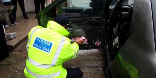 "Marfa" a fost ascunsă în mașină 