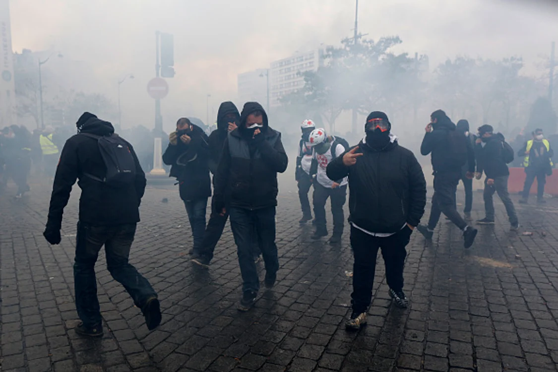 Noi proteste la Paris 