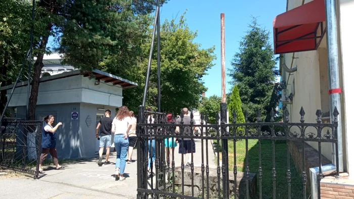 Candidaţii s-au grăbit să formuleze contestaţii la scurt timp de la aflarea rezultatelor FOTO. Adevărul