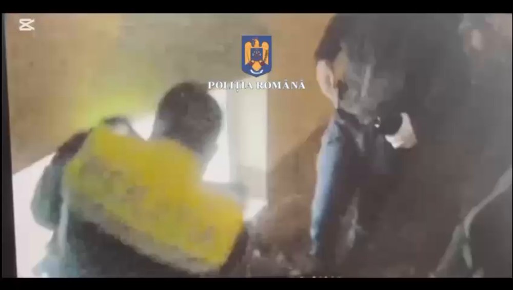 Un spargător a fost prins în flagrant într-o locuință din București, datorită vecinilor vigilenți