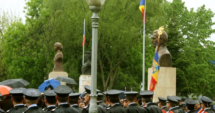 Statuia Regelui Mihai se află în Parcul Central din Călăraşi FOTO Adevărul