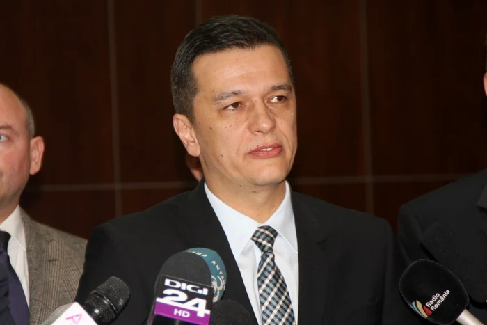 Premierul Sorin Grindeanu a anunţat la Bistriţa că miercuri se va face primul pas în materializarea descentralizării FOTO: Bianca Sara