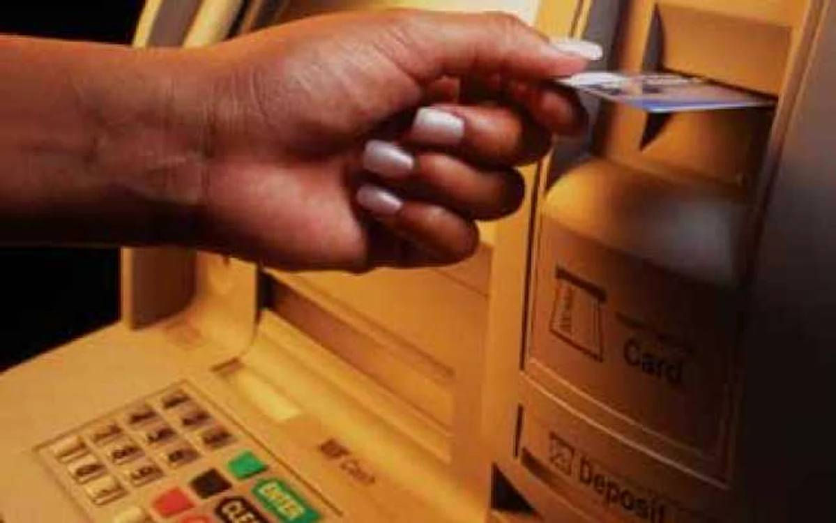 Tinerii mai trecuseră şi pe la alte bancomate din Brăila. Foto: Adevărul