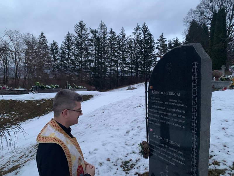 Episcopul Cristian Crișan s-a recules la monumentul cărturarului Gheorghe Șincai din Slovacia