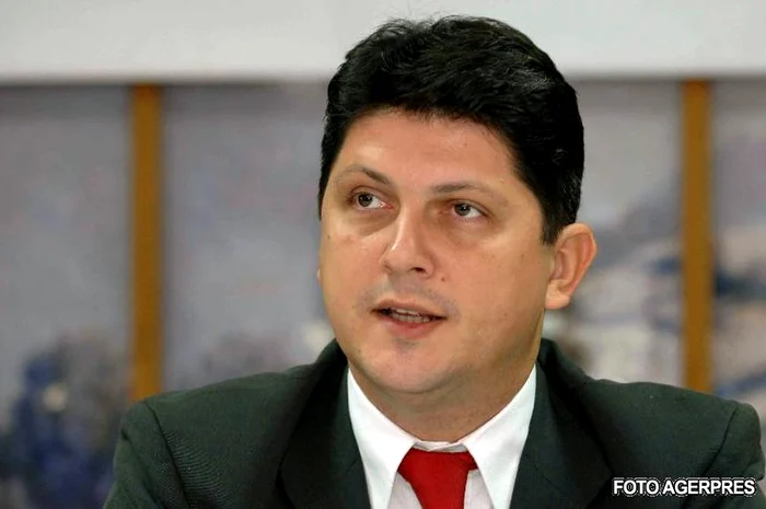 
    Titus Corlățean dă vina pe Băsescu și Johannis pentru că românii au ieșit în stradă  