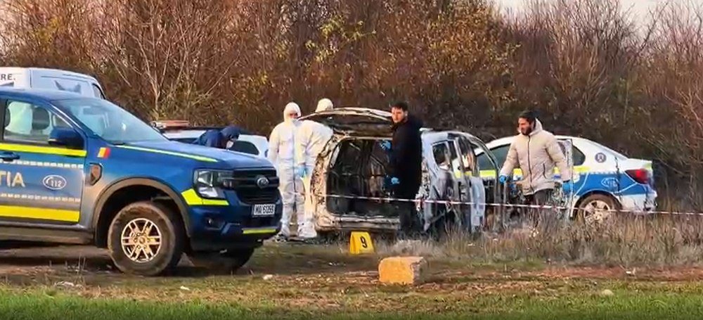Cadavru carbonizat într-o mașină abandonată lângă o cale ferată. Prima concluzie a anchetatorilor