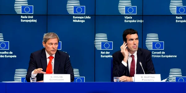Dacian Ciolos la o conferinta in septembrie 2014 FOTO Facebook Dacian Ciolos