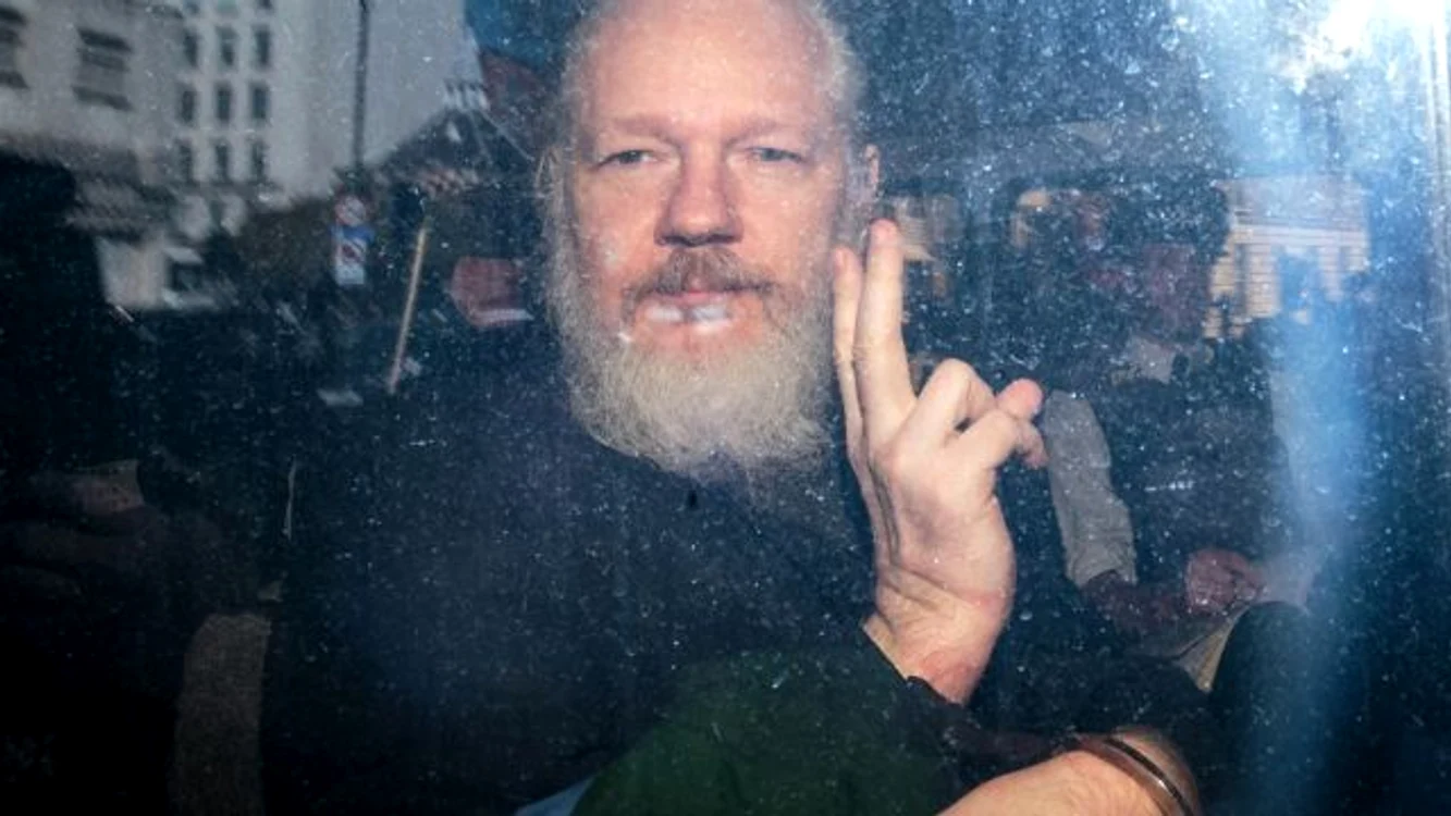 Julian Assange în momentul arestării FOTO Guliver/ Getty Images