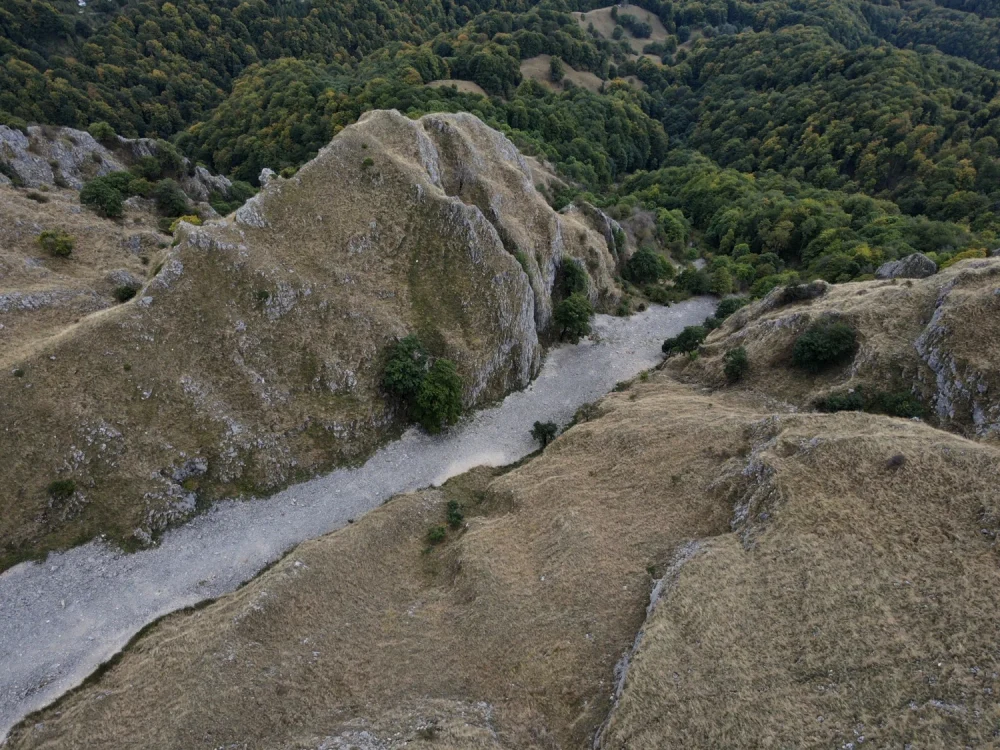 Bărbatul a ajuns într-o zonă extrem de periculoasă / foto: Mircea Lera