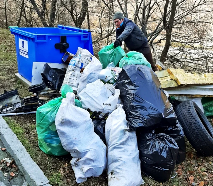 Cantităţile de deşeuri care se ridică din zona Defileului Jiului sunt impresionante Foto: facebook.com/defileuljiului