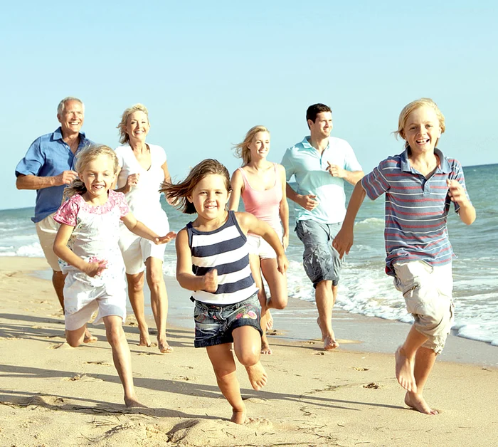 
    În această  perioadă plajele  sunt libere  