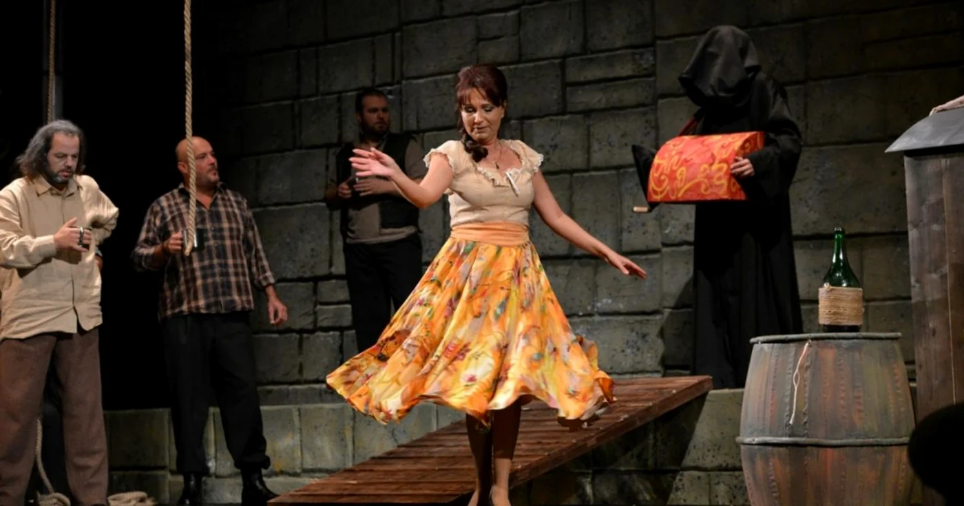 Scenă din spectacolele Operei Române Cluj  FOTO: Nicu Cherciu