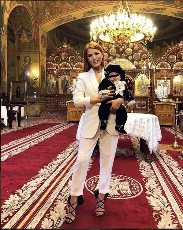 Elena Gheorghe a devenit nașă pentru a patra oară!