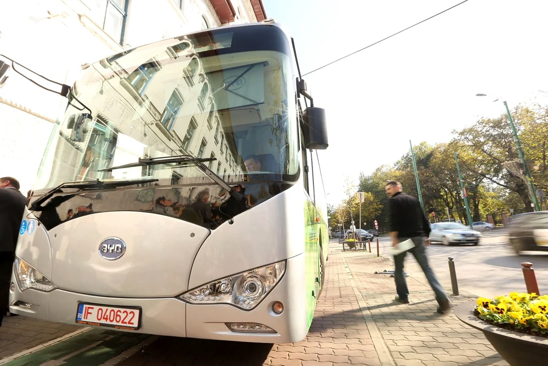Autobuzul electric de la Timişoara. FOTO: Sebastian Tătaru