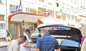 Nasty s a îmbrăcat în  vacanţă ca pe terenul de tenis jpeg