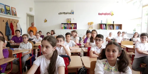 5cf6930b445219c57e6ec30d jpg