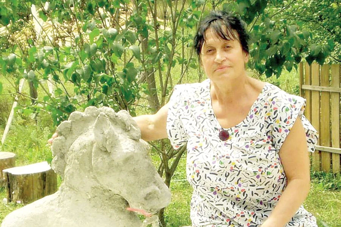 Maria Florescu,  mama Simonei,  este şi pictoriţă,  şi sculptoriţă