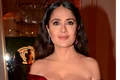 Salma Hayek a purtat o rochie roșie jpg