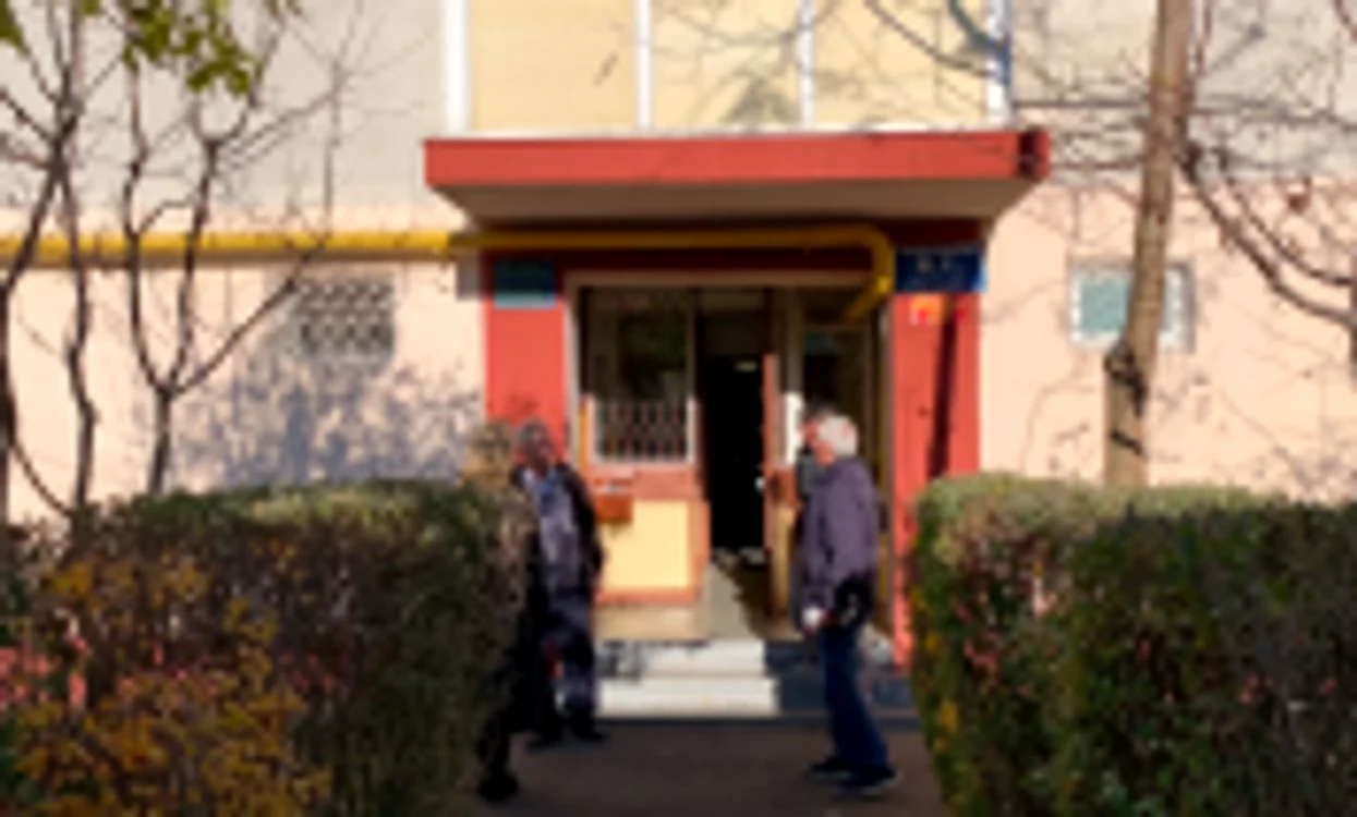 Locatarii unui bloc din Constanţa au amenajat subsolul ca spaţiu de recreere Sursa Primăria Constanţa