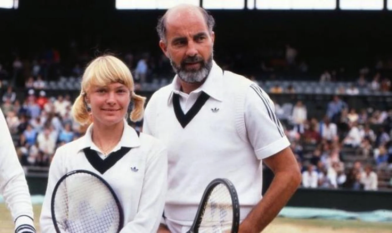 Bob Hewitt (dreapta) FOTO tennisworldusa.org