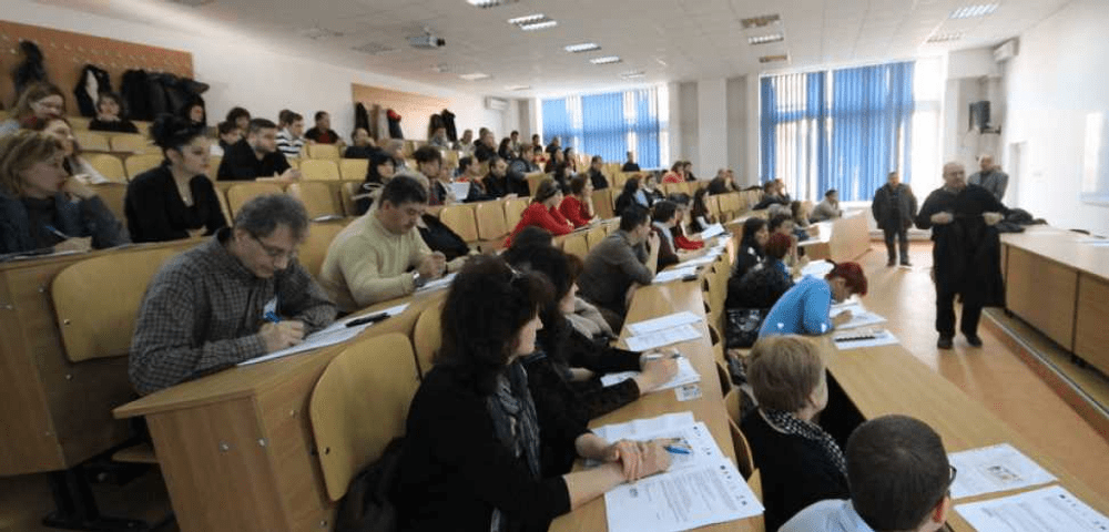 Abandon universitar de proporții. De ce renunță studenții la facultate 