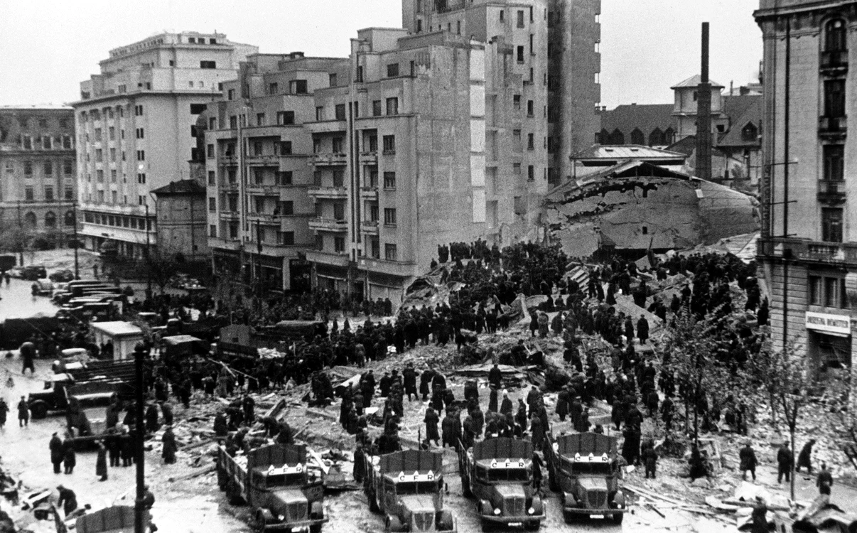 
    Mobilizarea a fost una generală după ce autoritățile comuniste au fost luate prin surprindere de cutremurul din ”77FOTO AP  