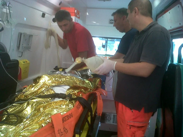 Muncitorul accidentat era conştient în drum spre spital