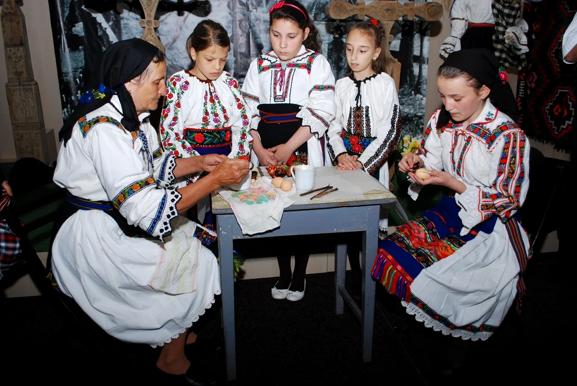 Copiii vor participa şi la un atelier de încondeiat ouă FOTO Adevărul