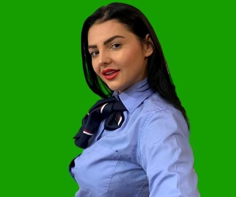 
    CFR Călători introduce noi uniforme pentru personal, în culorile bleumarin, bleu şi vişiniu  