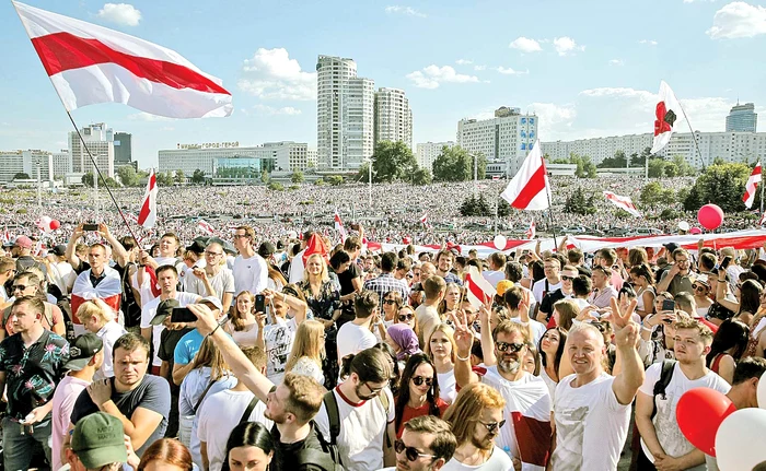 Milioane de oameni au ieşit în stradă pentru a cere organizarea de alegeri democrate