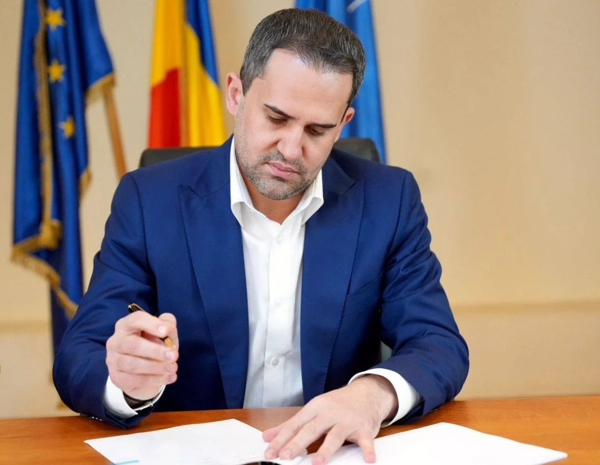 SRI, STS și SPP, dotate cu mașini electrice. Ministrul Ciprian Şerban a semnat contractele de finanțare