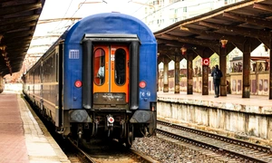 tren cfr calatori gara d enord bucuresti foto shutterstock
